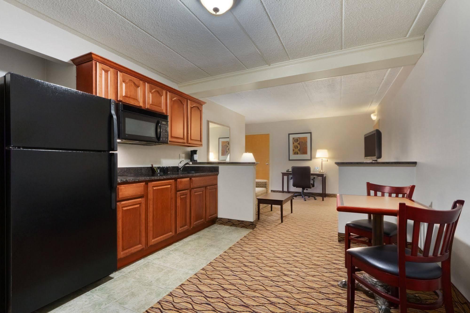 Comfort Inn & Suites Glen Mills - West Chester Dış mekan fotoğraf