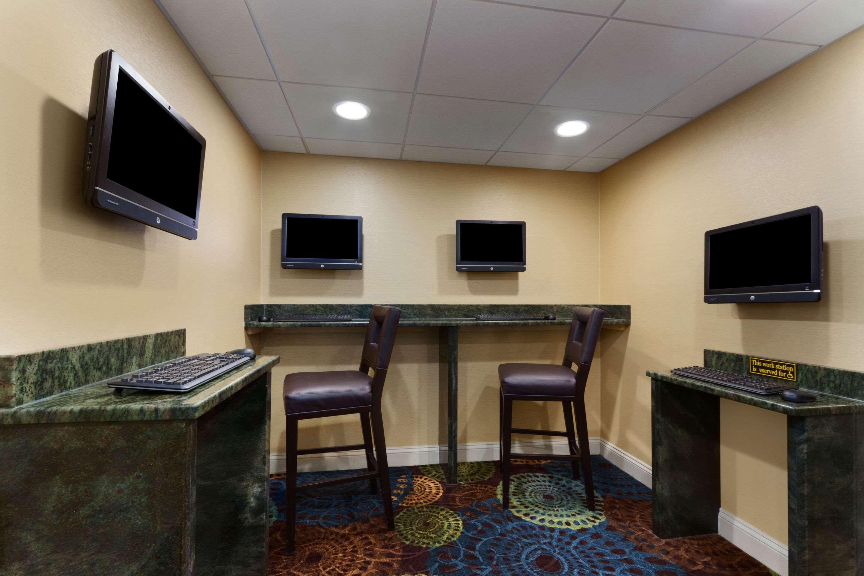 Comfort Inn & Suites Glen Mills - West Chester Dış mekan fotoğraf