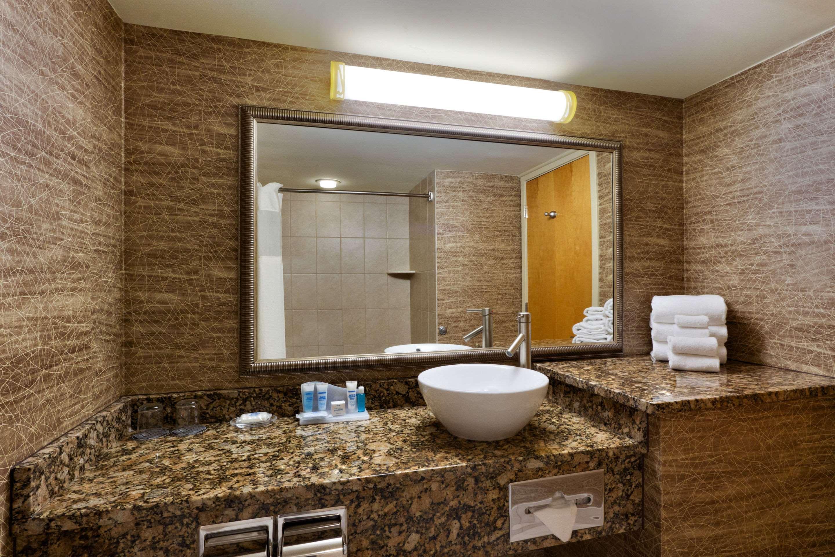 Comfort Inn & Suites Glen Mills - West Chester Dış mekan fotoğraf