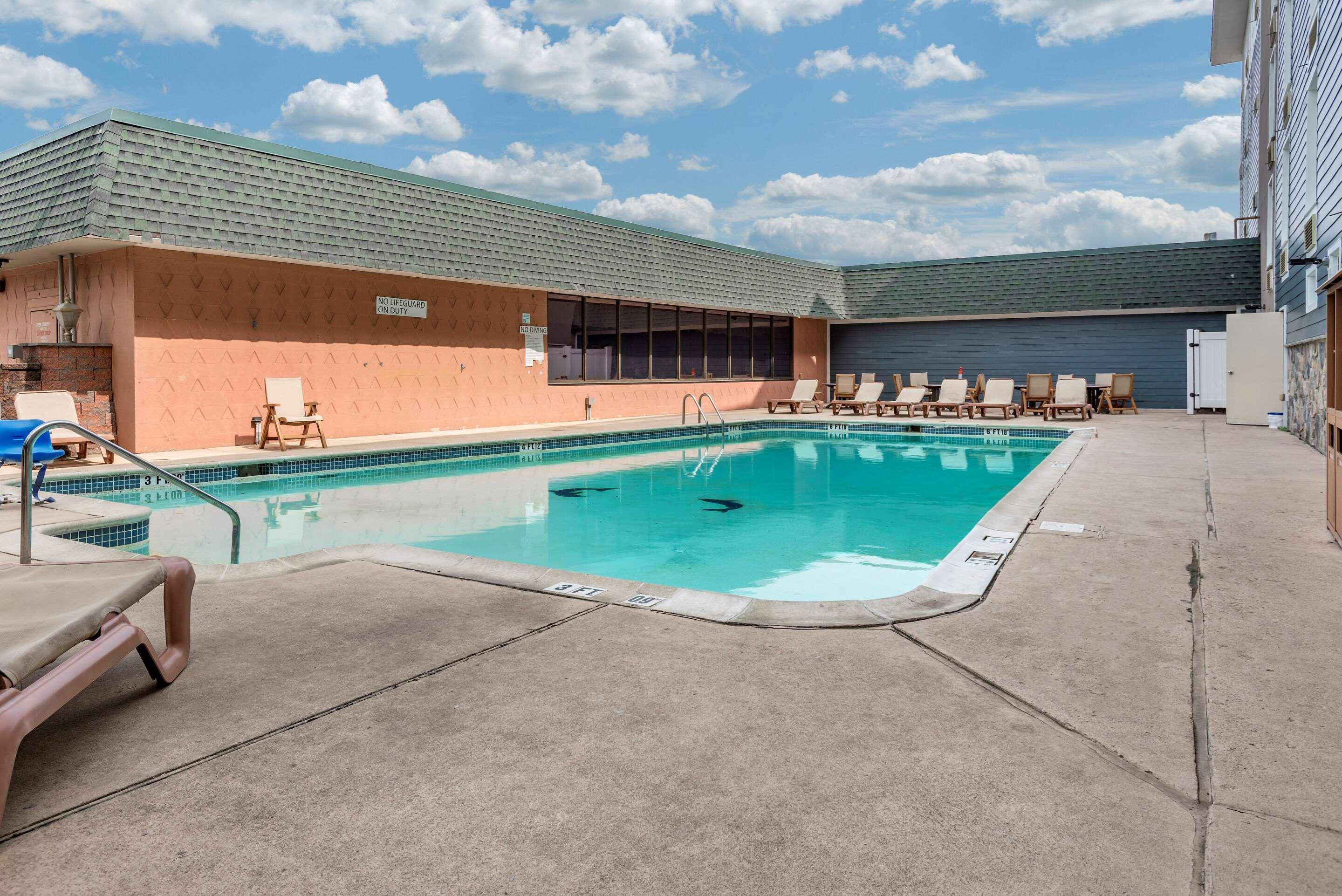 Comfort Inn & Suites Glen Mills - West Chester Dış mekan fotoğraf