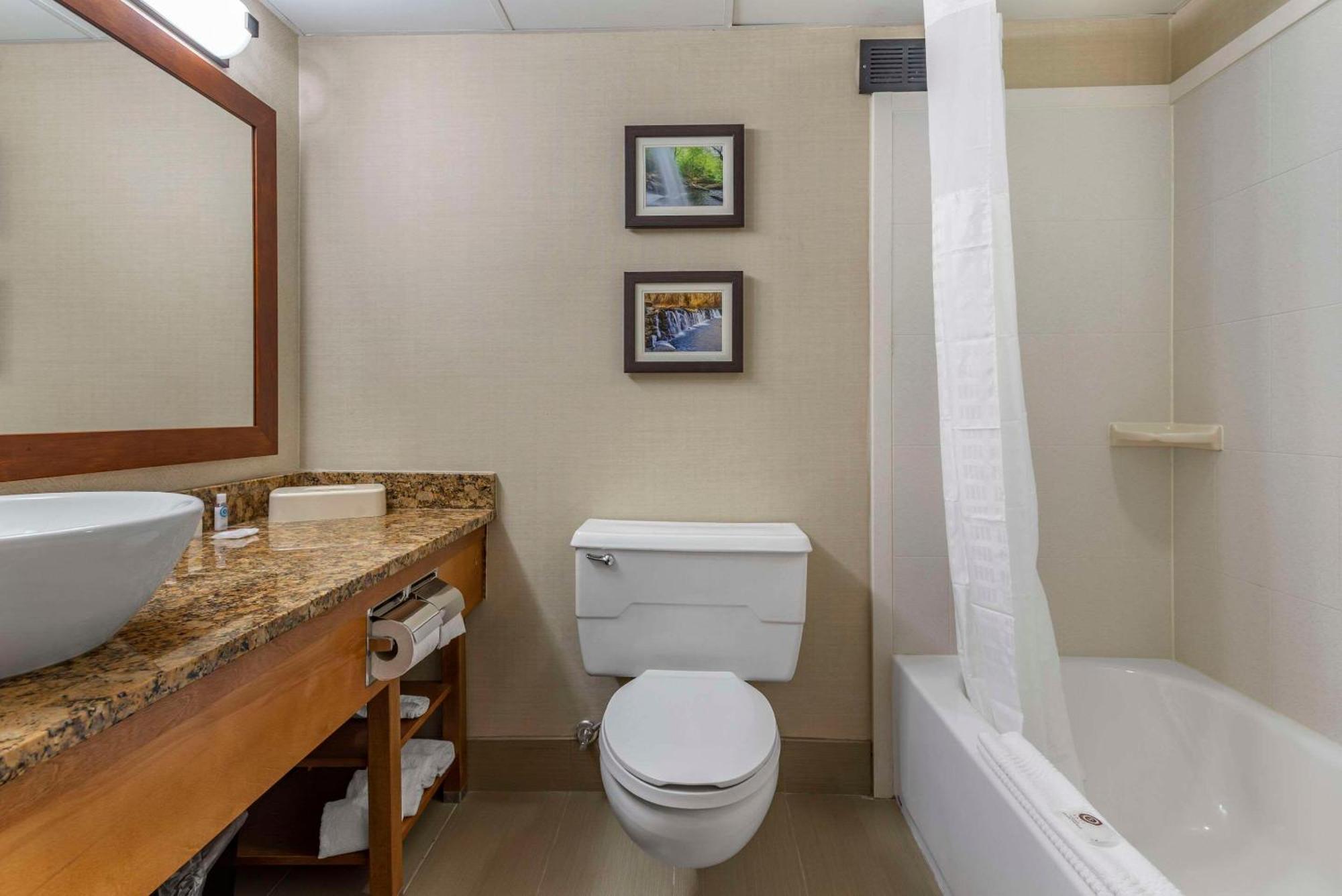 Comfort Inn & Suites Glen Mills - West Chester Dış mekan fotoğraf